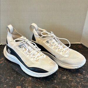 Size 12 Men's Under Armour Curry Sneakers